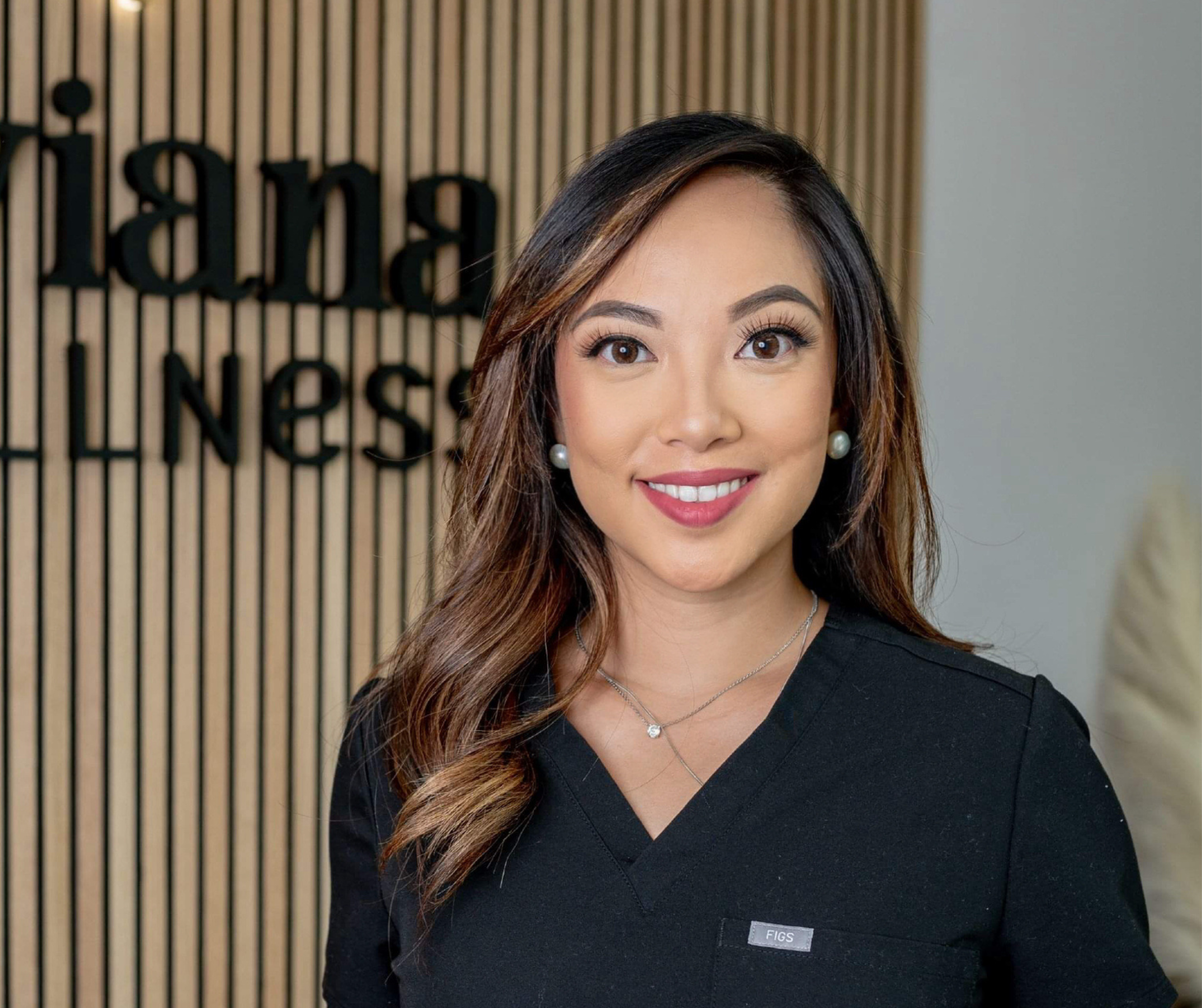 水槽 VIVIANA Woodland Hills Medspa | Canoga Park Medical Spa | Viviana Wellness